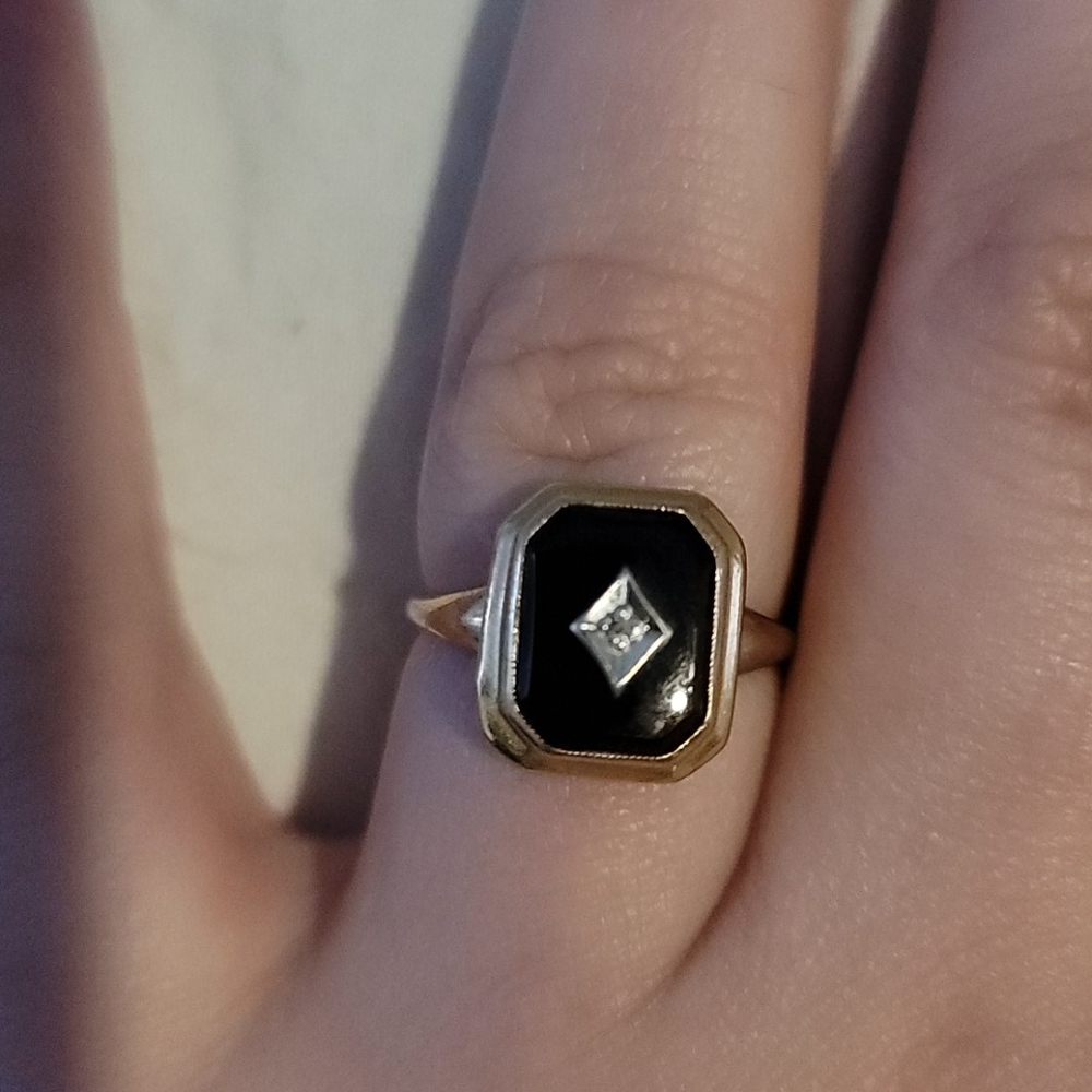 Vintage onix, gold and diamond ring